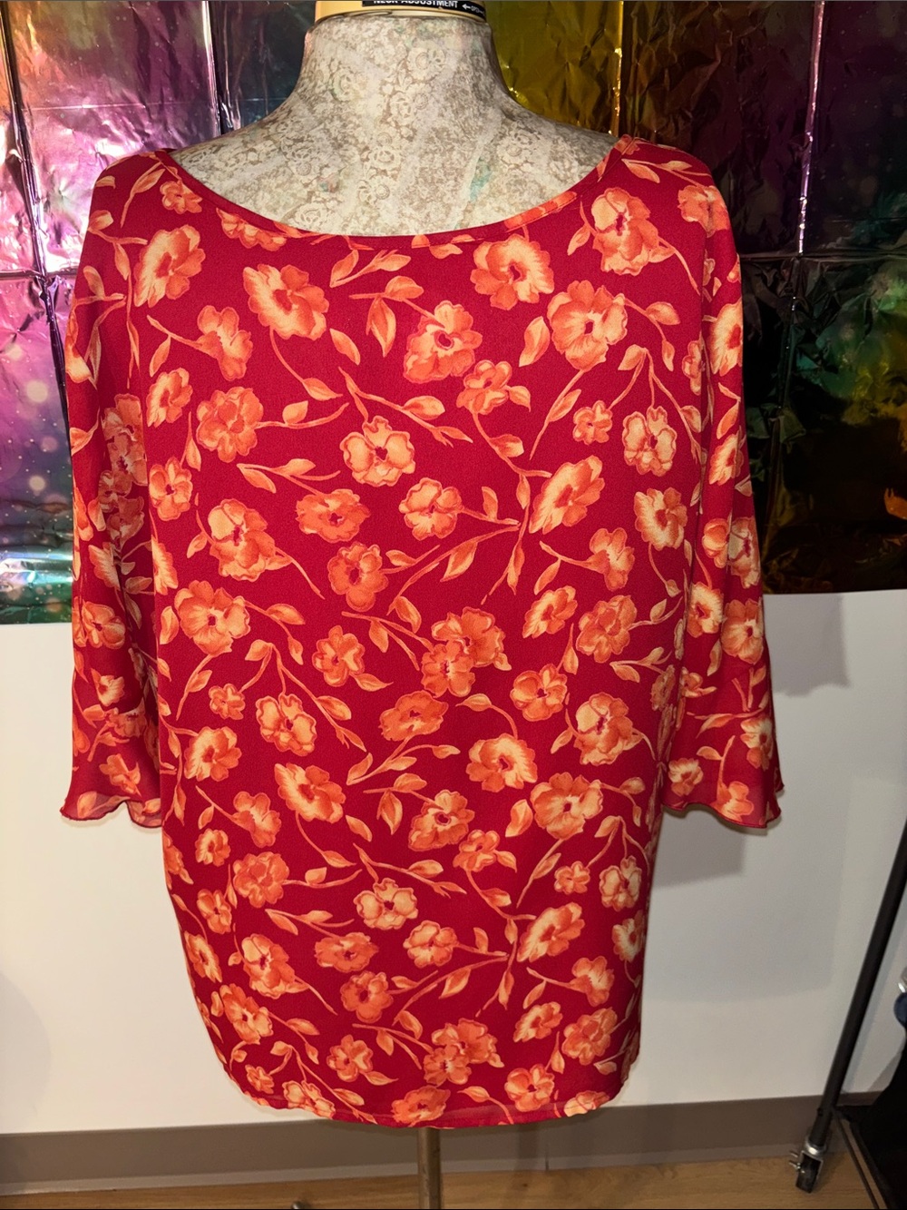 Tie-Neck Floral Blouse in Red and Orange - Picture 4 of 5